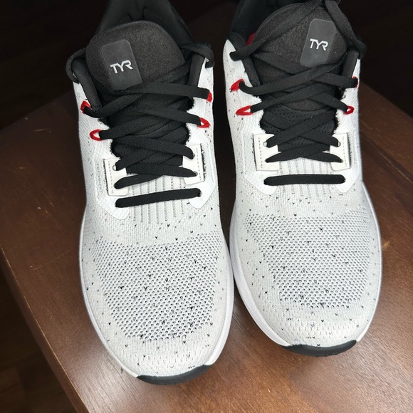 TYR Black and White Athletic Shoes Lightweight Performance - Picture 3 of 4
